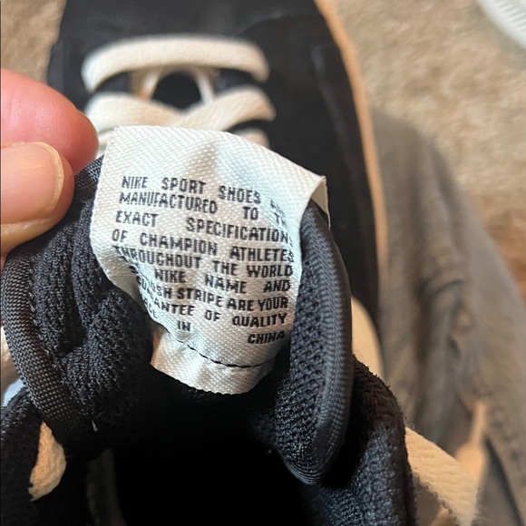 Nike Women's Black and White Sneakers - Picture 5 of 6